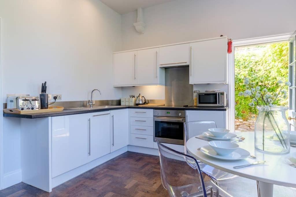 Classroom Flat Suite In A Converted School In Fowey Town Centre Exterior photo