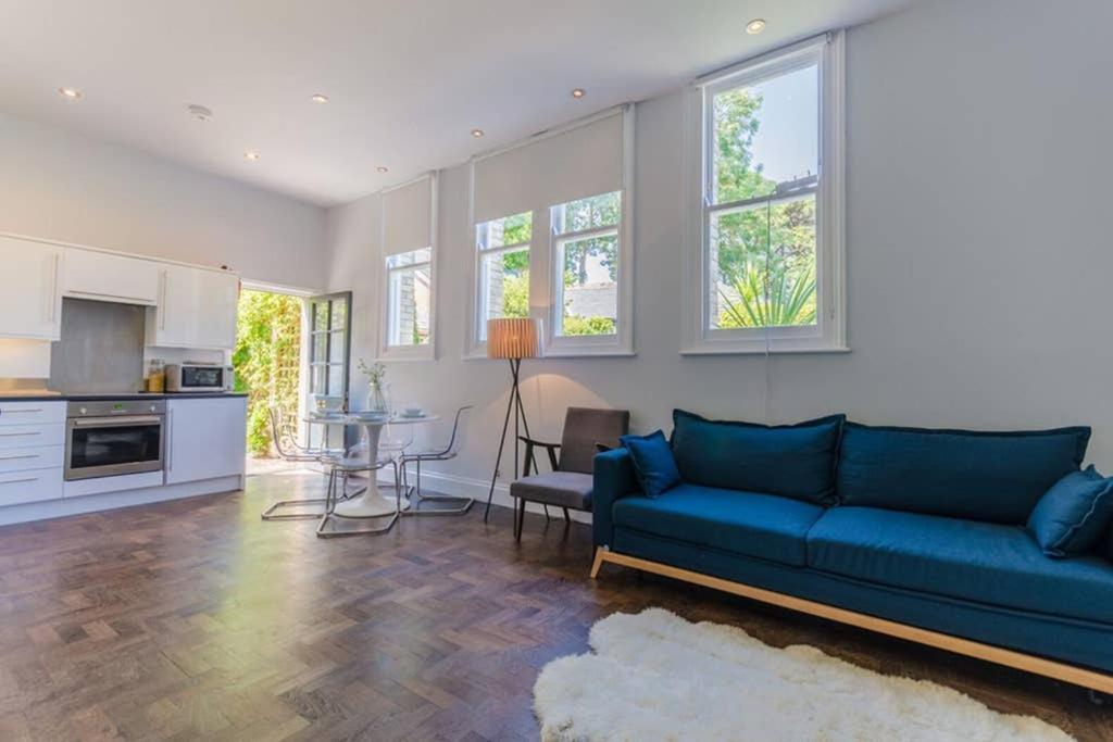 Classroom Flat Suite In A Converted School In Fowey Town Centre Exterior photo