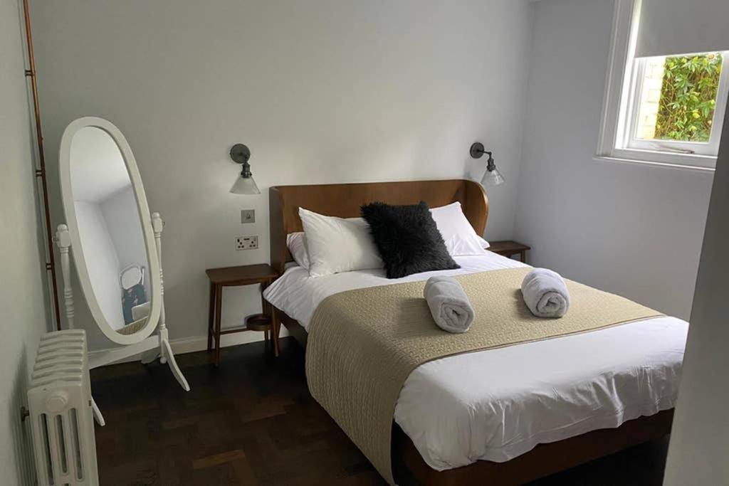 Classroom Flat Suite In A Converted School In Fowey Town Centre Exterior photo