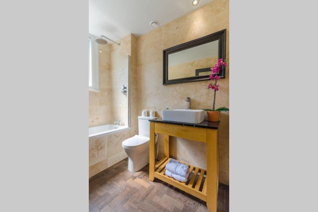 Classroom Flat Suite In A Converted School In Fowey Town Centre Exterior photo