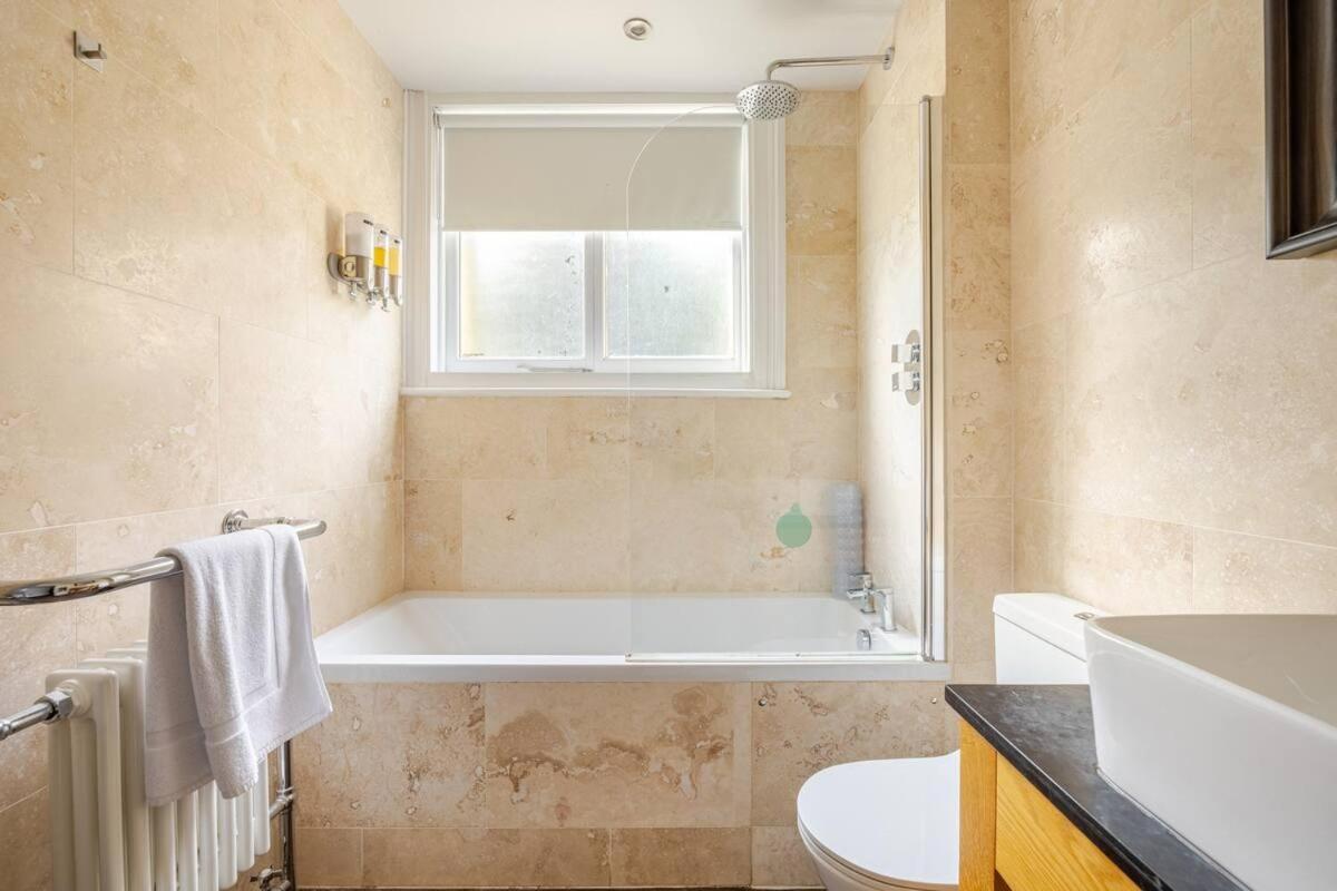Classroom Flat Suite In A Converted School In Fowey Town Centre Exterior photo