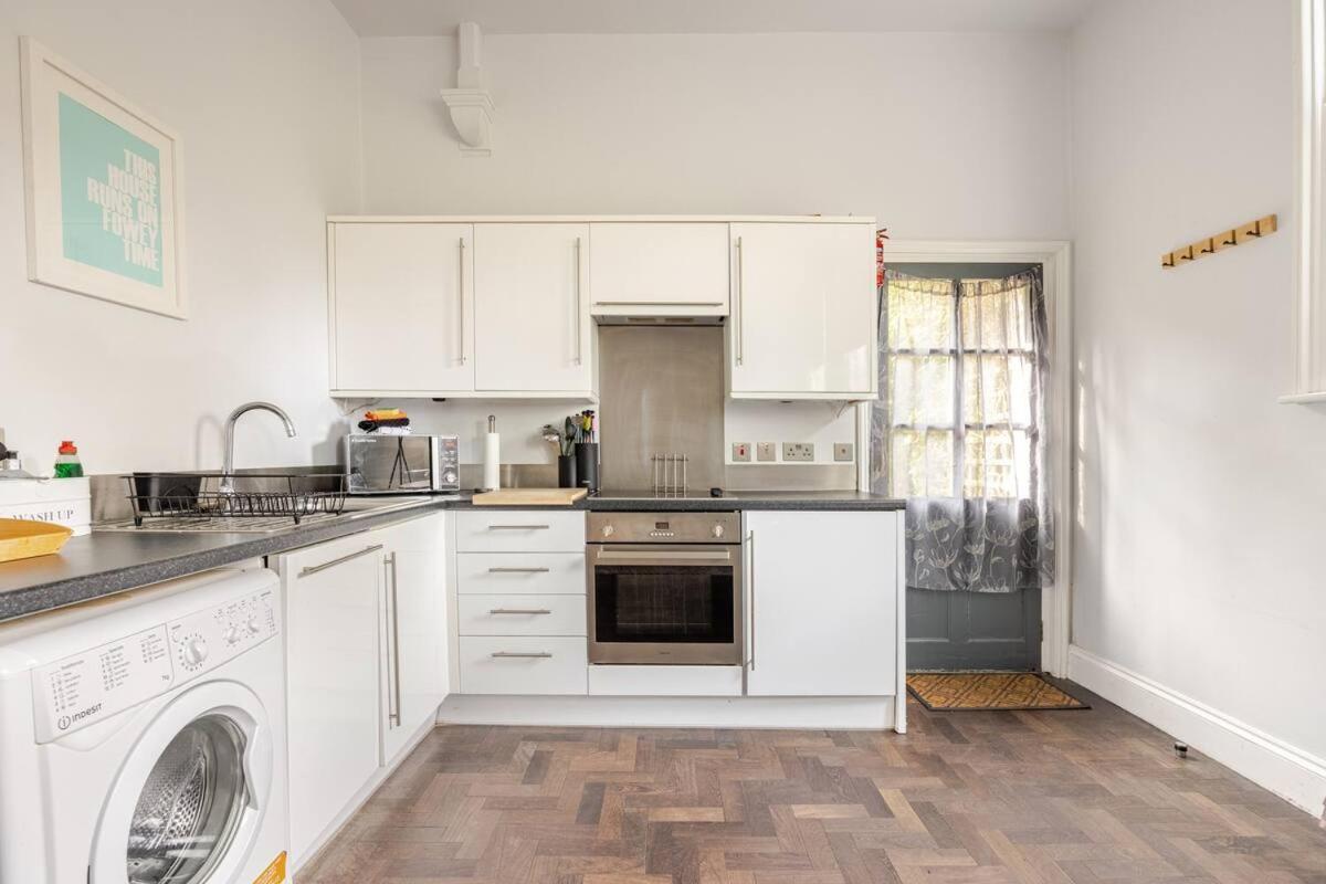 Classroom Flat Suite In A Converted School In Fowey Town Centre Exterior photo