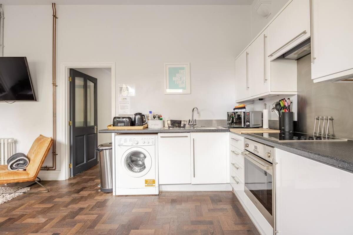 Classroom Flat Suite In A Converted School In Fowey Town Centre Exterior photo