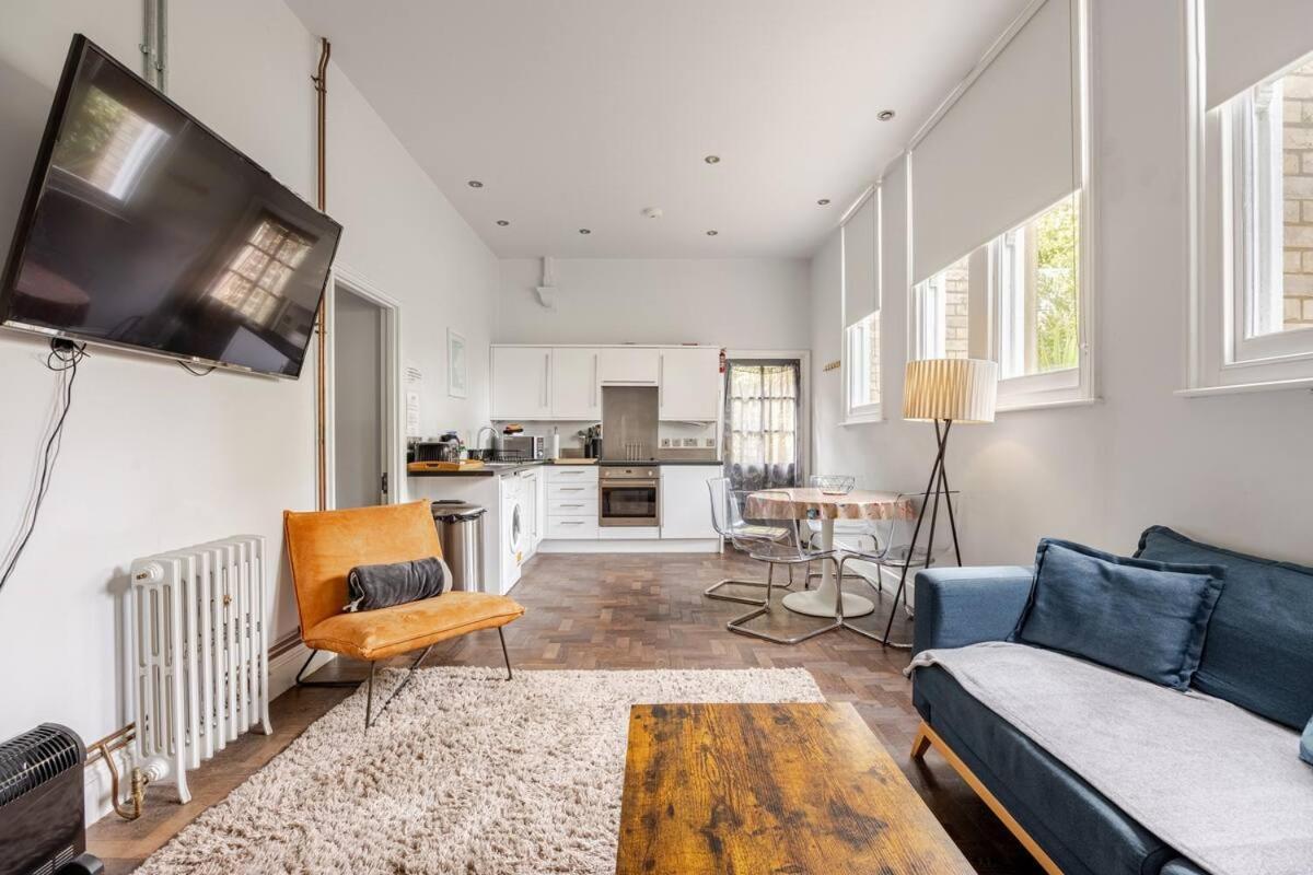 Classroom Flat Suite In A Converted School In Fowey Town Centre Exterior photo