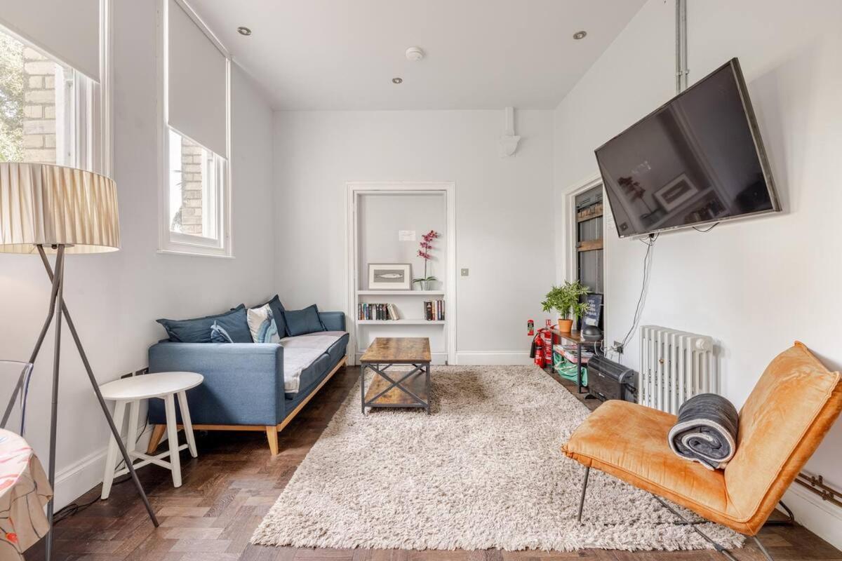 Classroom Flat Suite In A Converted School In Fowey Town Centre Exterior photo